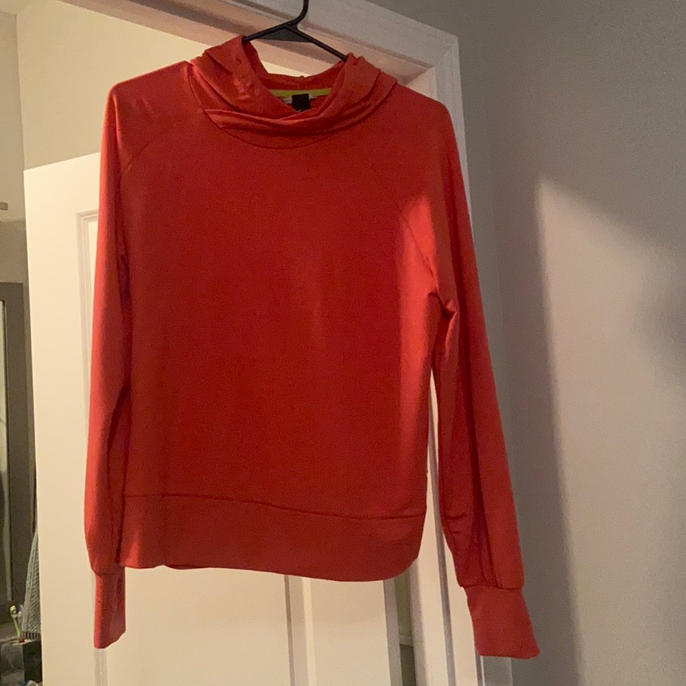 Performance hoody with loose neck
